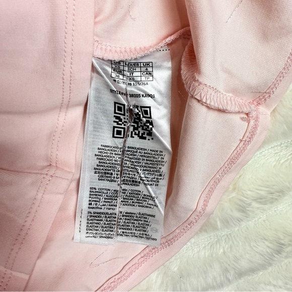 NWOT Guess Crystal Rhinestone Logo Top Women’s XS in Powder Pink - Picture 10 of 10